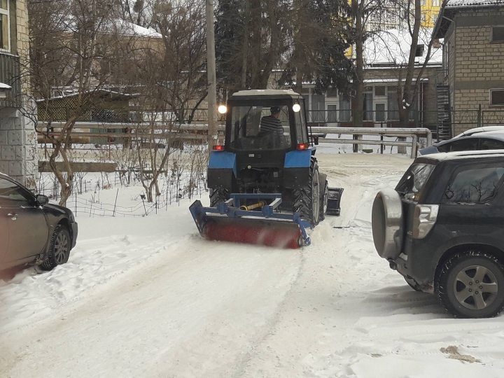 Primăria SE LAUDĂ că deszăpezeşte străzile (GALERIE FOTO)