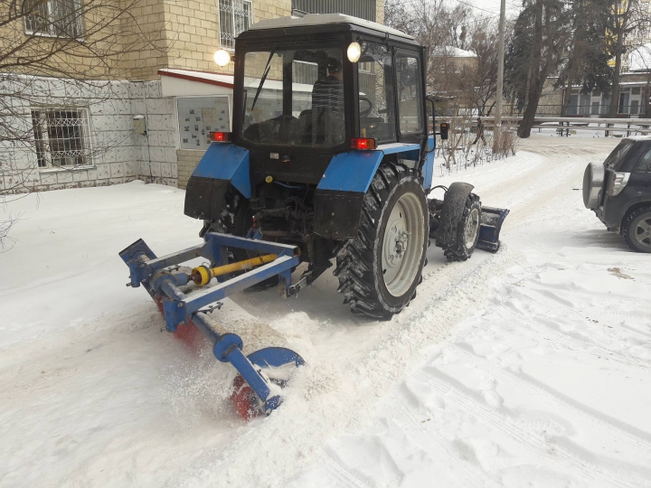 Primăria SE LAUDĂ că deszăpezeşte străzile (GALERIE FOTO)