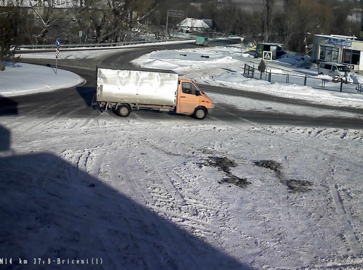 Iarna a pus stăpânire pe ţară. Cum se circulă în acest moment pe şoselele din Moldova (GALERIE FOTO)