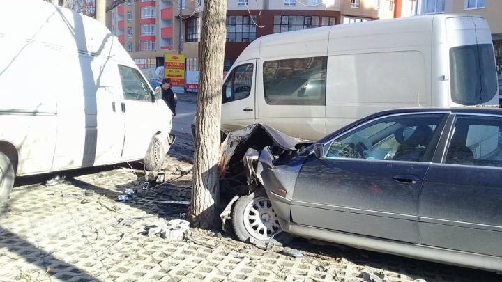 ACCIDENT GRAV în Capitală! Două maşini au fost FĂCUTE ZOB (FOTO)