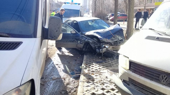 ACCIDENT GRAV în Capitală! Două maşini au fost FĂCUTE ZOB (FOTO)