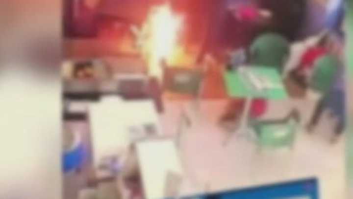  INCREDIBIL! Şi-a stropit soţia cu benzină şi i-a dat foc în mijlocul unui restaurant din România (FOTO)