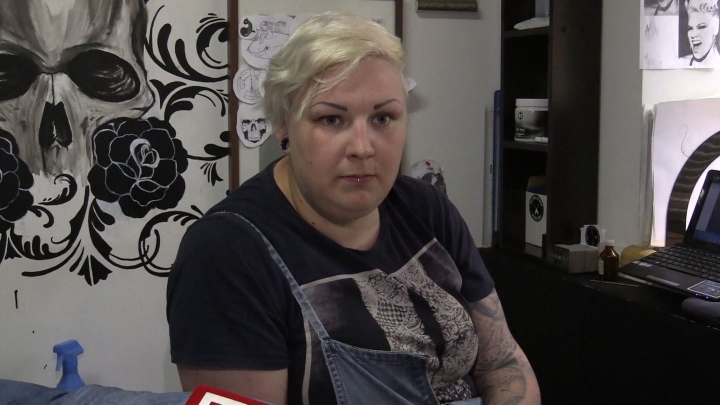 Un artist tatuator din Rusia le ajută pe victimele violenței domestice să-și ascundă cicatricile