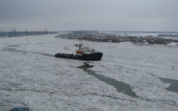 Pericol inevitabil de catastrofă pe Dunăre. Bucăţile de gheaţă ameninţă să scufunde peste 100 de nave (FOTO)