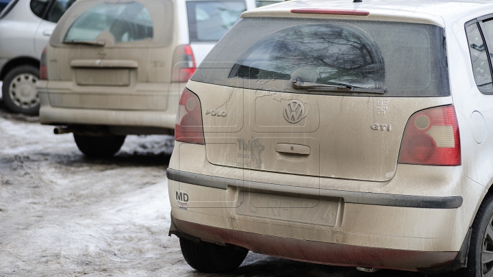 S-A DECIS! Poliţia nu va mai ridica plăcuţele de înmatriculare de la maşinile parcate neregulamentar