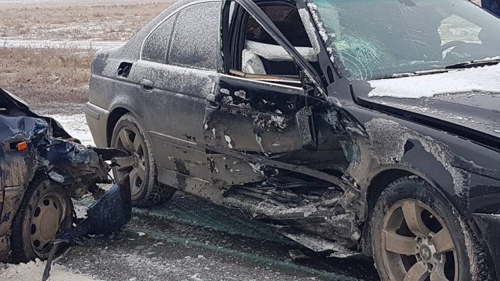 ACCIDENT GRAV la Cimişlia! Două maşini s-au ciocnit din cauza poleiului de pe carosabil (FOTO)