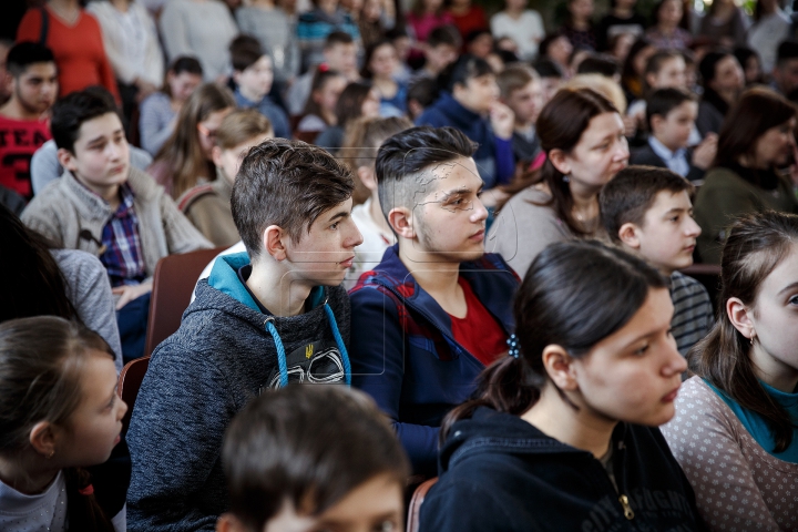 100.000 de lei de la Andrian Candu pentru Liceul "Ciprian Porumbescu". Elevii vor cânta într-o sală renovată