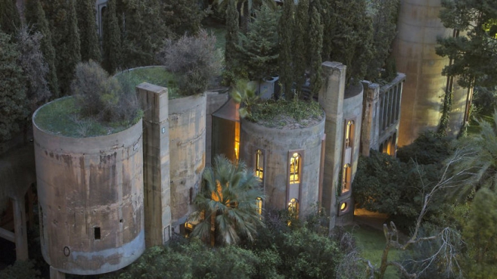 Îţi va tăia respiraţia. O fabrică veche de ciment transformată într-o casă de milioane (FOTO)