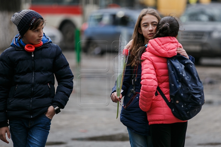 CĂSĂTORIE PENTRU O ZI! Cum a fost sărbătorit Dragobetele într-un liceu din Capitală (GALERIE FOTO)