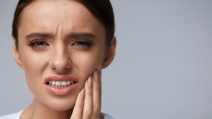 Trebuie să știi asta! Remediul natural și simplu care te scapă de durerile de dinți
