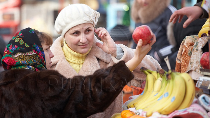 Piaţa Centrală s-a transformat într-un adevărat furnicar. Cât costă produsele pentru masa de sărbătoare