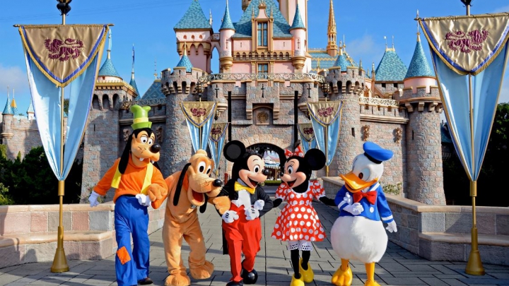 Şapte răniţi şi opt maşini avariate, după un incendiu în parcarea parcului Disneyland din SUA (FOTO)