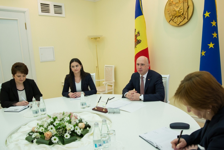 Pavel Filip s-a întâlnit cu Ambasadorul SUA în Moldova. Despre ce au discutat (FOTO)