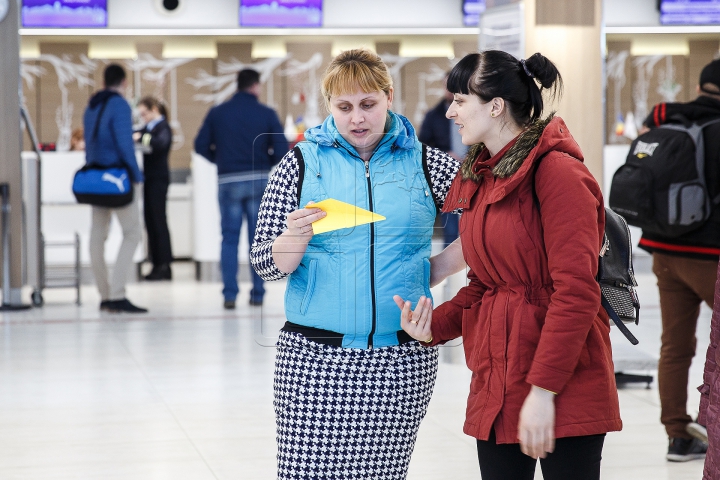 "Familii fără hotare". Flash-mob organizat de Poliţie cu scopul de a convinge părinții să rămână acasă (FOTOREPORT)