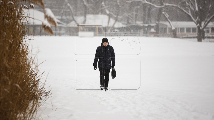 Primăria SE LAUDĂ că deszăpezeşte străzile (GALERIE FOTO)