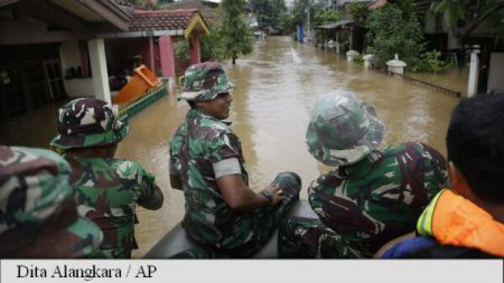 Inundaţii CATASTROFALE în Indonezia. Nivelul apei a crescut până la 1,5 metri (FOTO)