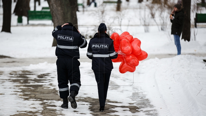 Dragostea pluteşte în aer! Polițiștii din ţară au îndemnat cetăţenii să se iubească şi să se respecte (FOTO/VIDEO)