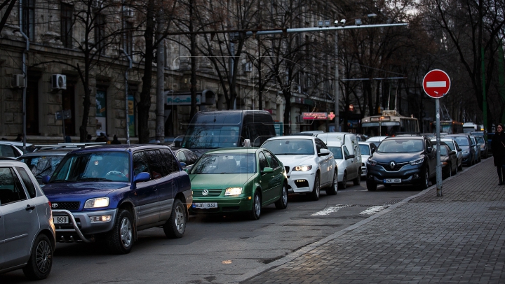 InfoTrafic: Unde se circulă greu în Chişinău la această oră