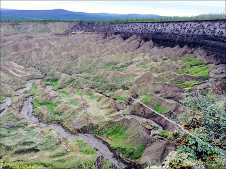 "Poarta către Iad" din Siberia, devine din ce în ce mai mare şi prezintă riscuri majore (FOTO)