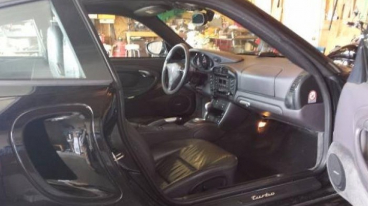 Îl vinde la un preţ de nimic! Cum arată un Porsche 911 Turbo ce are aproape 1 milion de km la bord