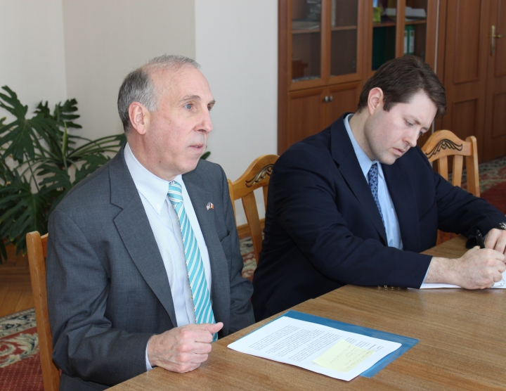 Gheorghe Bălan s-a întâlnit cu ambasadorul SUA la Chişinău, James Pettit. Despre ce au discutat (FOTO)