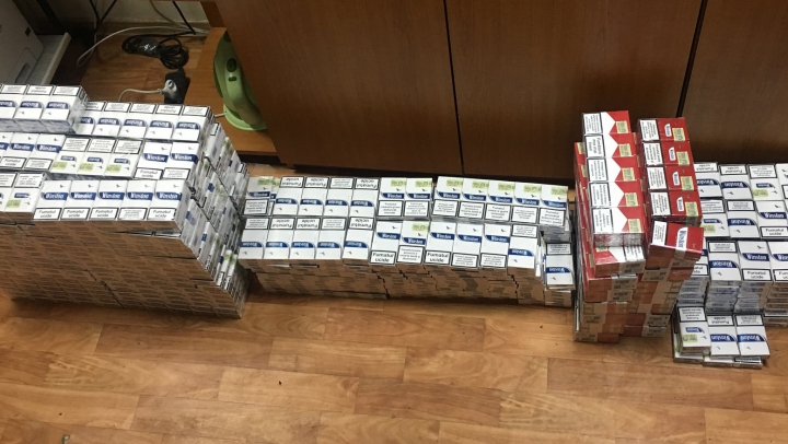 Peste 71.000 de ţigarete de contrabandă, confiscate de vameşi