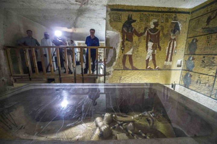 DESCOPERIREA SECOLULUI! Mormântul lui Tutankhamon, îşi dezvăluie secretele după 3.300 de ani (FOTO)