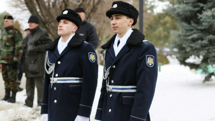 Mai frumoşi şi mai eleganţi! Garda de Onoare a MAI a îmbrăcat uniformă nouă (FOTO)