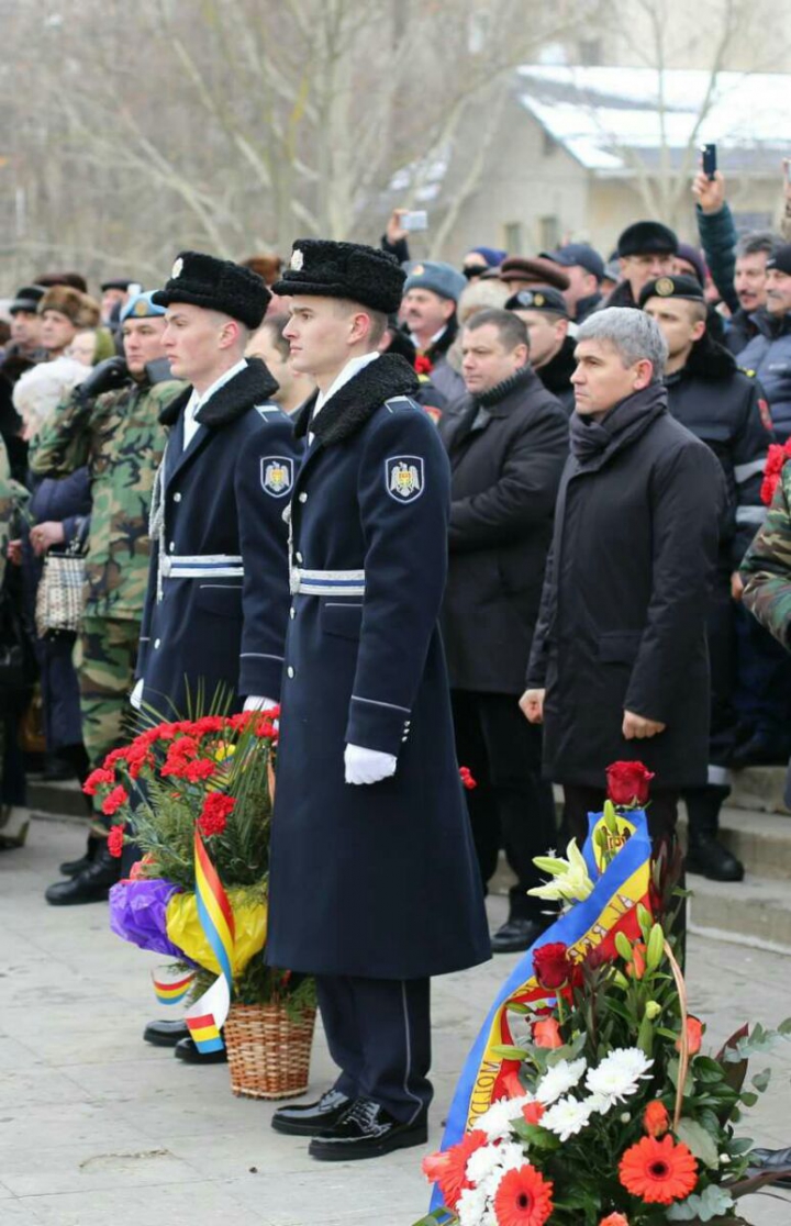 Mai frumoşi şi mai eleganţi! Garda de Onoare a MAI a îmbrăcat uniformă nouă (FOTO)