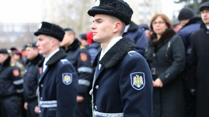 Mai frumoşi şi mai eleganţi! Garda de Onoare a MAI a îmbrăcat uniformă nouă (FOTO)