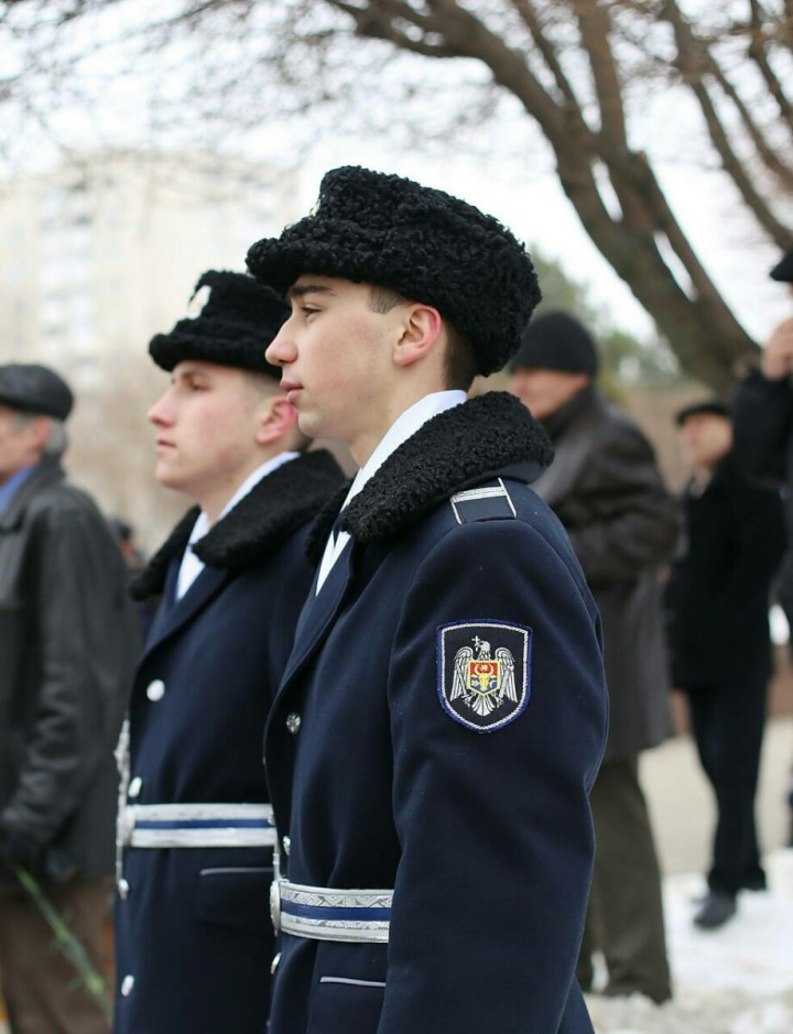 Mai frumoşi şi mai eleganţi! Garda de Onoare a MAI a îmbrăcat uniformă nouă (FOTO)