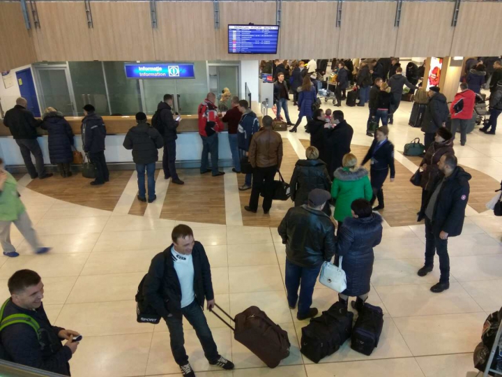 AGLOMERAŢIE pe aeroport! Mai multe curse aeriene întârzie sau au fost anulate (FOTOREPORT)