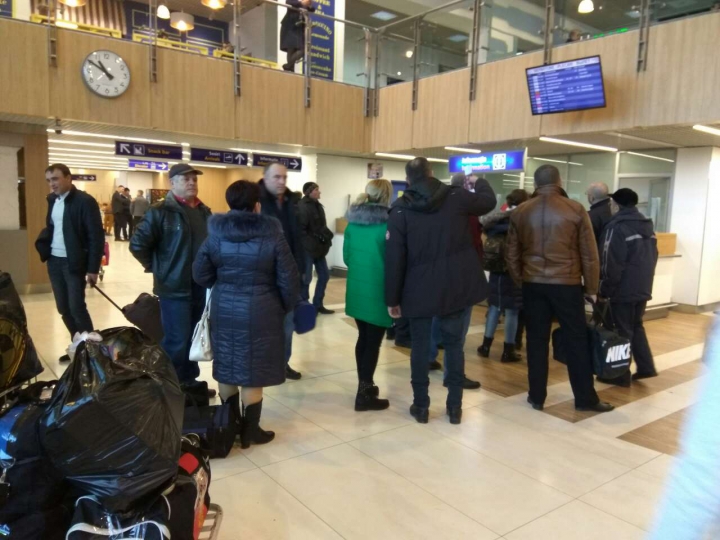 AGLOMERAŢIE pe aeroport! Mai multe curse aeriene întârzie sau au fost anulate (FOTOREPORT)