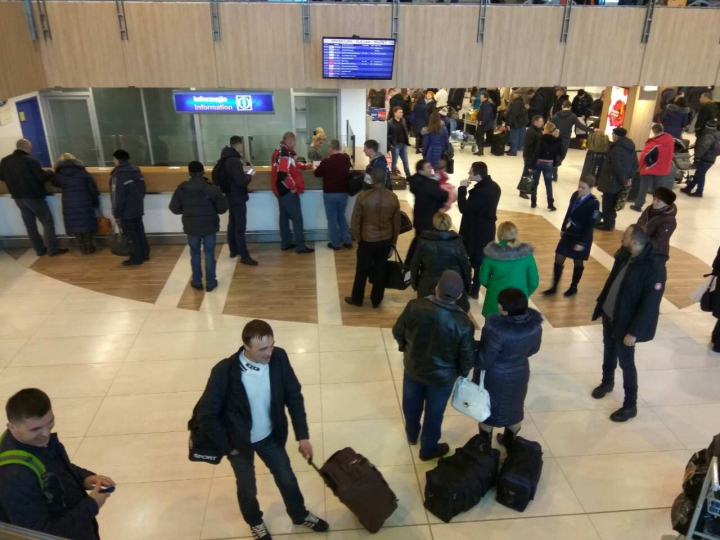 AGLOMERAŢIE pe aeroport! Mai multe curse aeriene întârzie sau au fost anulate (FOTOREPORT)