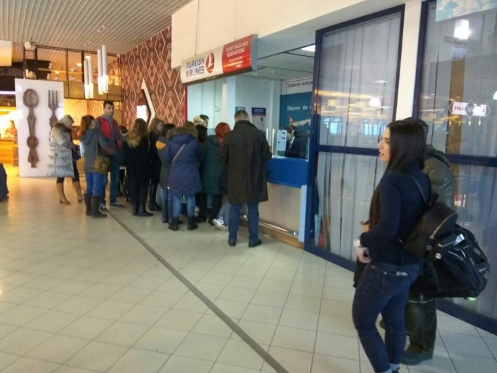 AGLOMERAŢIE pe aeroport! Mai multe curse aeriene întârzie sau au fost anulate (FOTOREPORT)