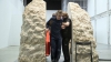 După ce a stat o săptămână închis într-o rocă, un artist francez i-a mulțumit pietrei pentru găzduire
