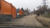 PROTEST la Bubuieci: Mai mulţi localnici au blocat drumul care duce spre imensa groapă de gunoi (FOTO)