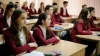 Şcoală sau podium? Cum se îmbracă adolescentele la ore şi cum ar trebui să se îmbrace (VIDEO)