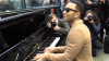 #LifeStyle: Oamenii, IMPRESIONAŢI! John Legend a dat un concert într-o stație de tren din Londra (VIDEO)