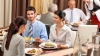 STUDIU: Restaurantele şi barurile din ţară au devenit mai sănătoase