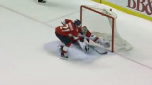 Clipe de groază în NHL. Hocheistul rus s-a prăbuşit pe gheaţă după ce a fost lovit violent la cap de un adversar