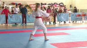 Nu consideră că reprezintă sexul slab! Mai multe femei au participat la Festivalul Feminin de Karate-do, versiunea WKF