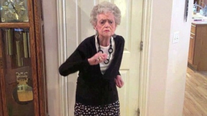 VIRAL! Dans energic la 100 de ani. Cum şi-a sărbătorit ziua de naştere o bătrânică