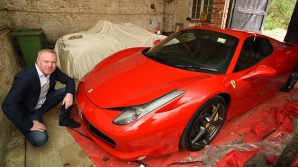 Gropile din asfalt pot aduce bani. Şoferul unui Ferrari a primit peste 11.000 de euro