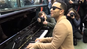 #LifeStyle: Oamenii, IMPRESIONAŢI! John Legend a dat un concert într-o stație de tren din Londra (VIDEO)