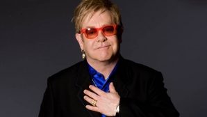 Elton John își sărbătorește ziua de naștere. Vedeta a ajuns la onorata vârstă de 70 de ani