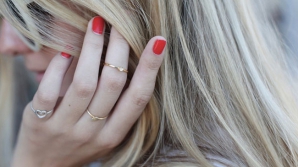 Ce se întâmplă dacă porţi inel pe degetul mic