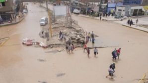 PEISAJ MACABRU! Cimitire inundate în Peru. Șuvoaiele au scos la suprafață coşciuguri şi cadavre