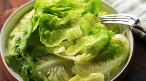 Ce se întâmplă dacă mănânci salată verde pe stomacul gol