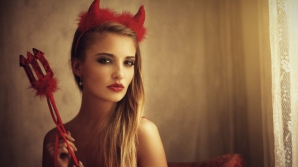 HOROSCOP: Te sapă până te îngroapă. Trei zodii de femei care îţi vor face mai mult rău decât bine